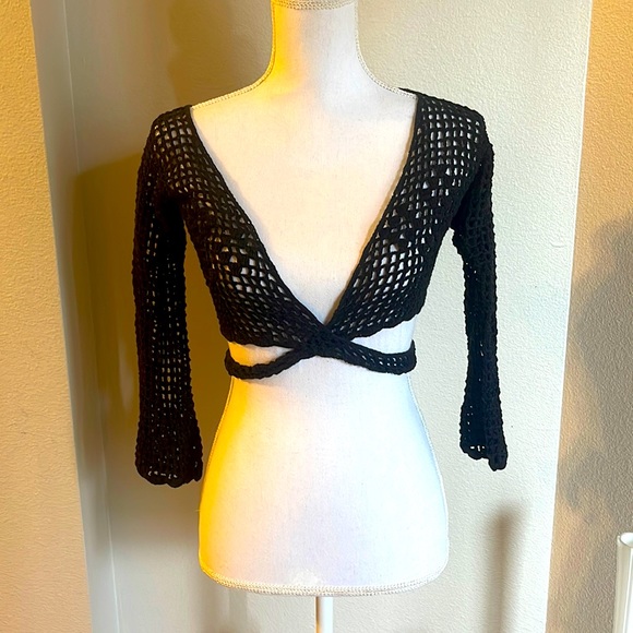 andi bagus Tops - Black crochet crop top one size